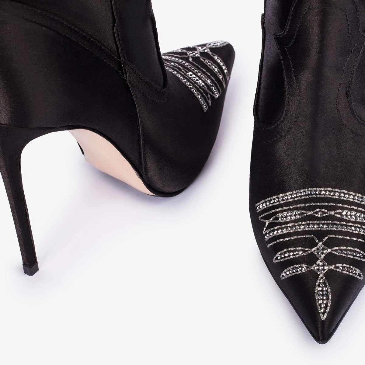 2025 Western European And American Denim Slim Fit High Heels, Women's Sexy Embroidered Knights Pointed Short Boots, Runway Shoes