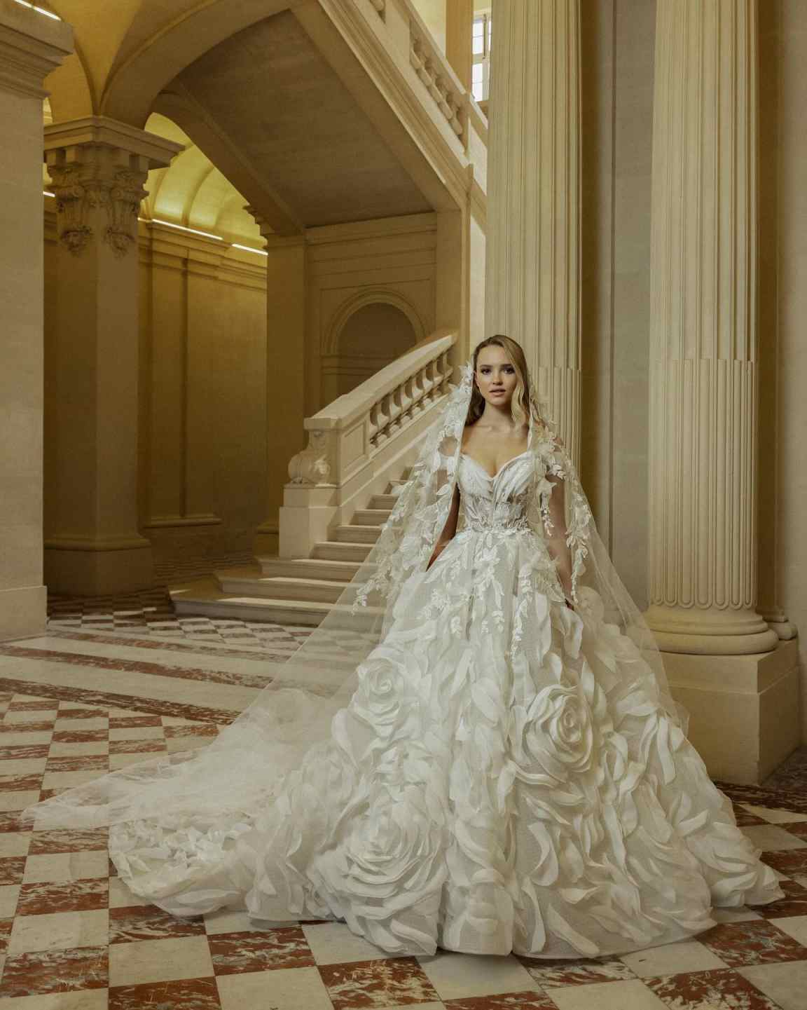 3 Meters Graceful White Ivory Wedding Veils With 3D Floral Appliques Long Lace Edge Bridal Head Veil with Comb For Marriage Bride Women's Accesso