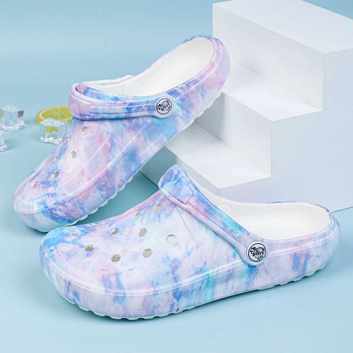 New Arrival Womens Graffiti Pattern Clock Summer Leisure Hollow Design Garden Shoes Comfortable Skating Beach Shoes T250407