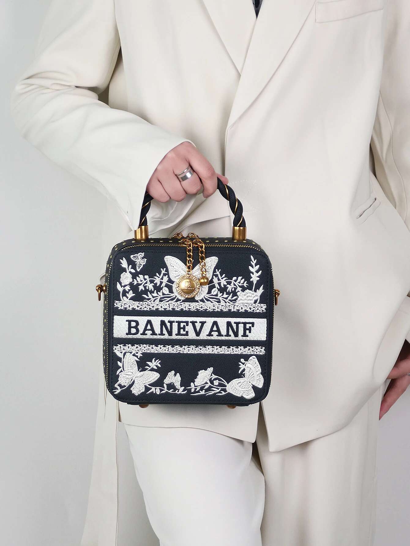 New Chinese Embroidery Box, Small Square Bag, 2025, New Fashion High Sense, Popular Handbag, One-Shoulder Diagonal Fema