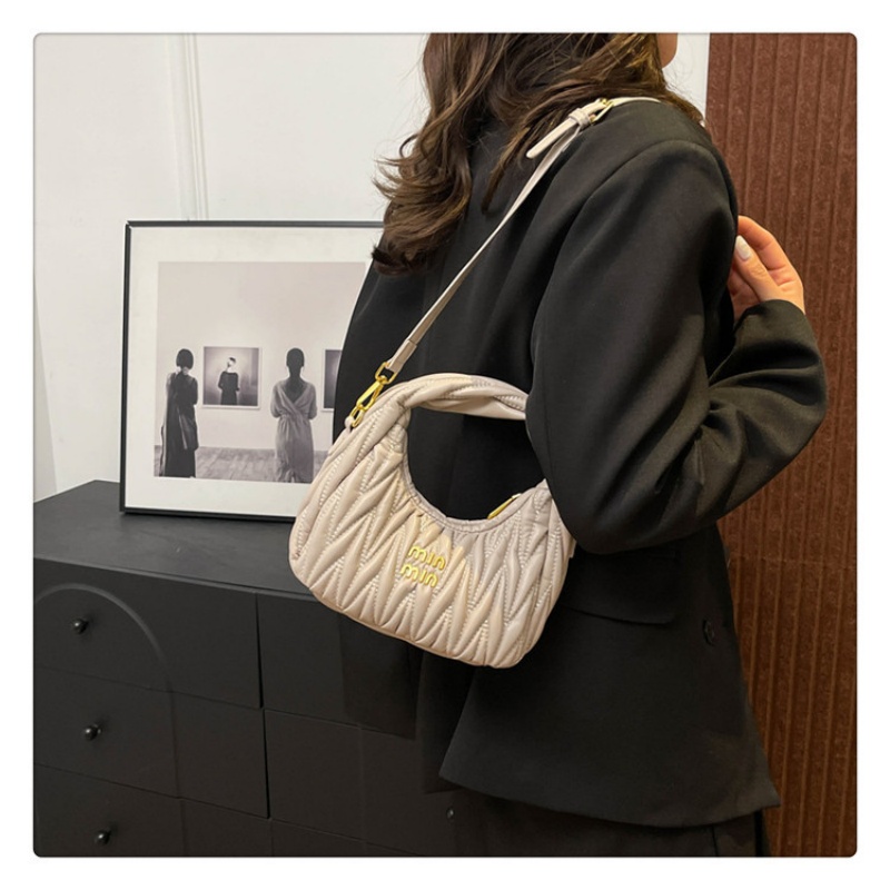 free shipping designers bags for womens 2025 New Fashionable and Versatile Diamond Grid Handheld Cross Shoulder Crescent Bag for daily outfit
