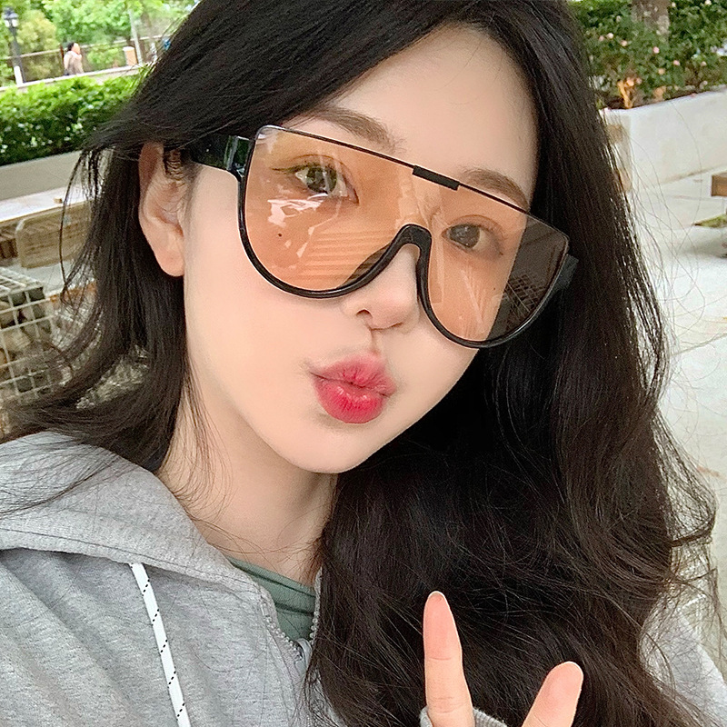 2025 Hot new free shipping designer glasses for womens sunglasses Summer new European and American slimming sunglasses