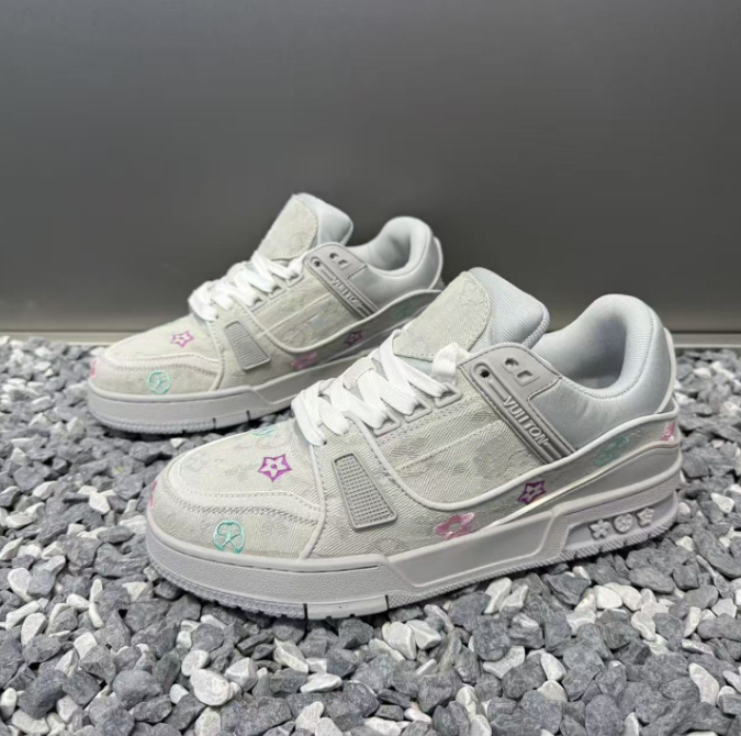 Free shipping Designer shoes Gray-White Classic Shoes Retro Style Low-Top Lace-Up Casual Shoes Daily Commute Versatile Sneakers for man