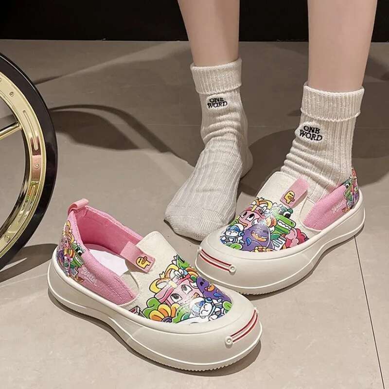 Women's canvas shoes 2025 new fashion casual comfortable round toe flat shoes designer girls graffiti cartoon slippers sports shoes trendy casual