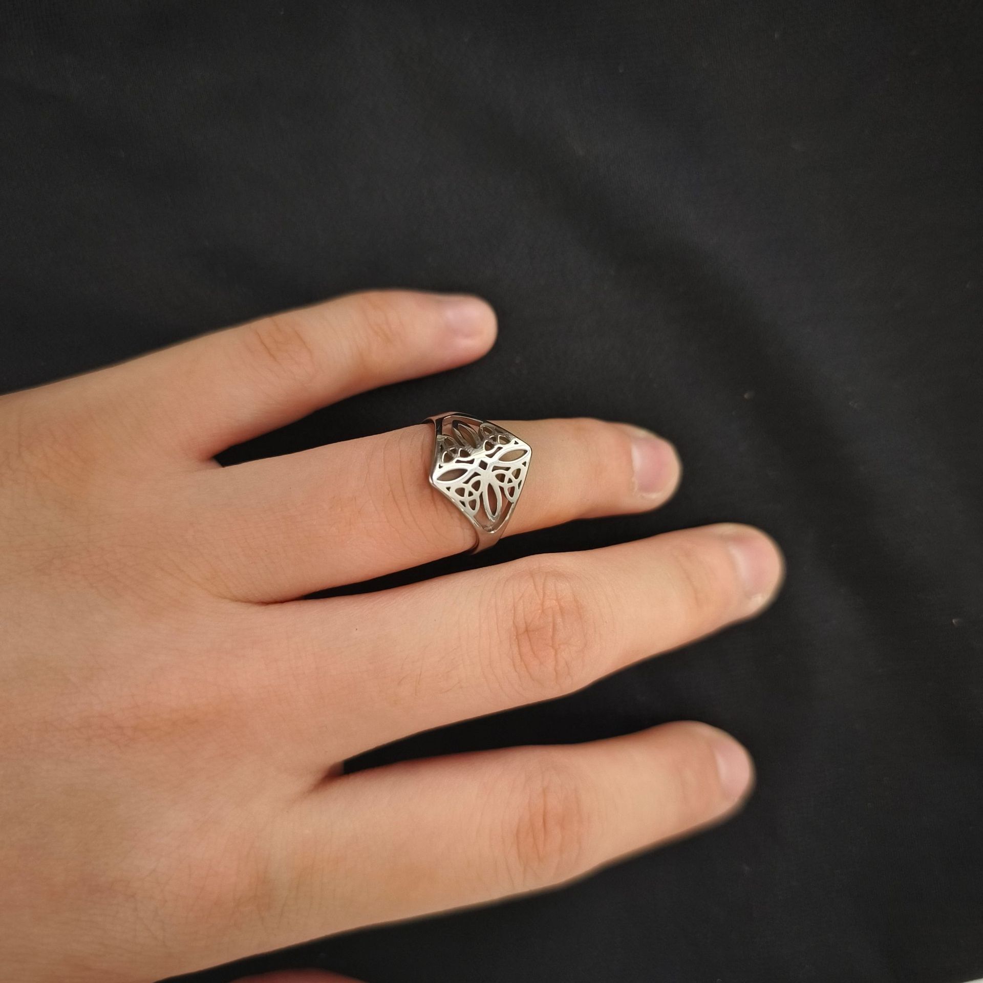 Top Source New Style Fashionable Stainless Steel Square Witch Closed Knot Ring, Gift to Friends, High End