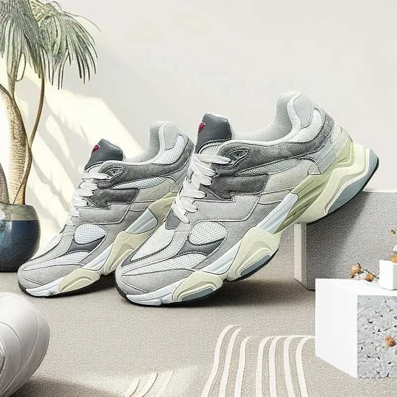 Shoes show confidence and comfort. The soft bottom is suitable for casual sports and the 2024 unisex model.C250425