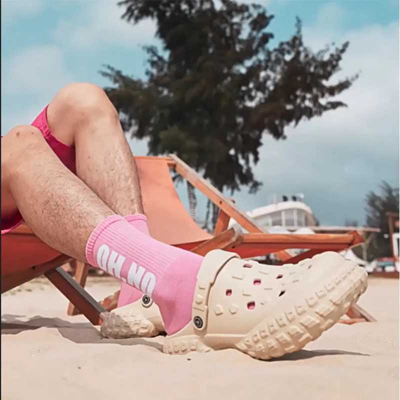 New Arrival Fashionable mens hole slider mens garden chlorine slider outdoor beach slider womens summer unisex home hole shoes T250407