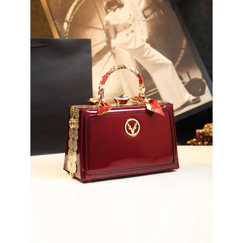 Spring 2022 New Fashionable Niche Design, Hand-Held High-End Small Square Genuine Leather Women's Bag, Single Shoulder Crossbody Bag Trend