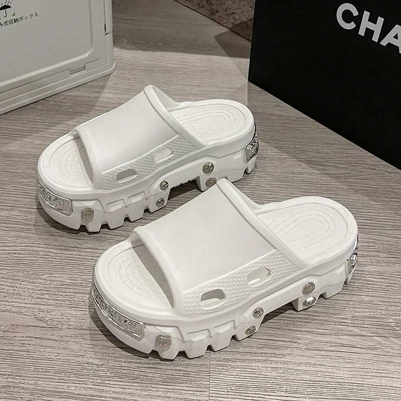 Punk style womens 2025 new arrival soft EVA thick platform slider comfortable garden shoes Fi beach sandalsXJ250407