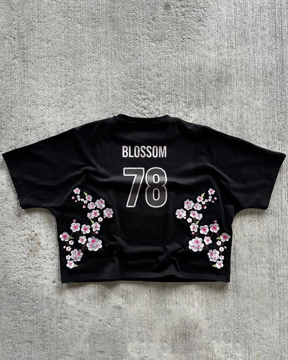 Y2K fashion retro cherry blossom graphic loose short sleeved Tshirt suitable for Harajuku men and women Gothic casual clown street wear 250408
