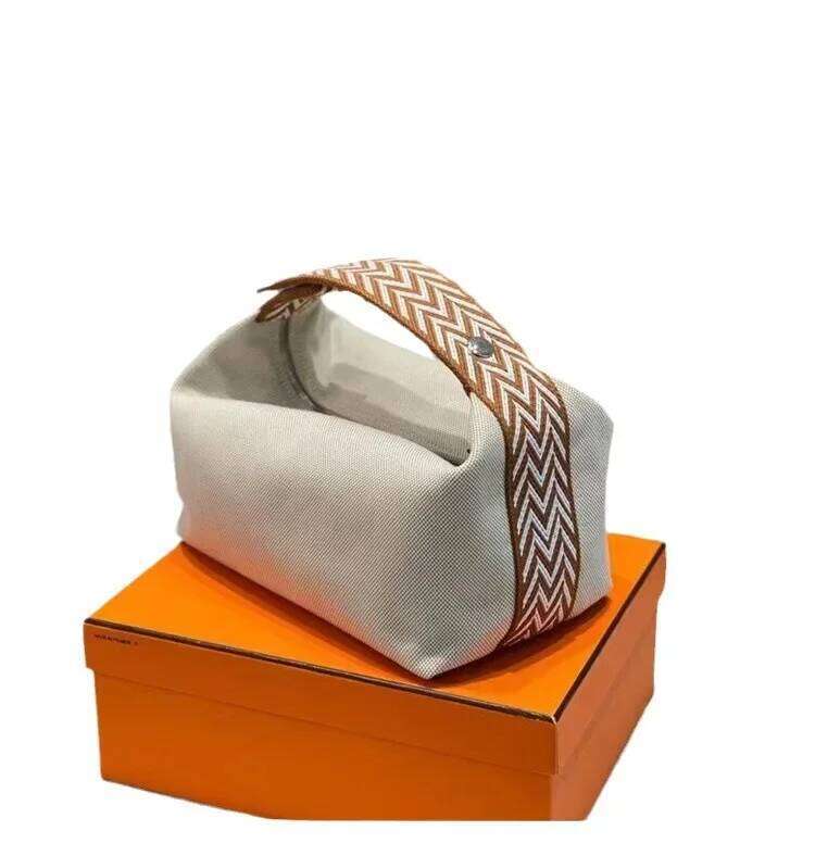 New Large Capacity Canva Makeup Soft Texture Fashionable Women's Shoulder Bag Color Blocking Handbag From China