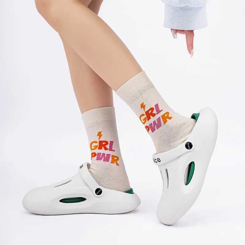 New Arrival Comwarm Summer Clogs Womens Slippers Summer Fashion Platform Cave Shoes Beach Sandals Casual Indoor Bathroom Shoes T250407