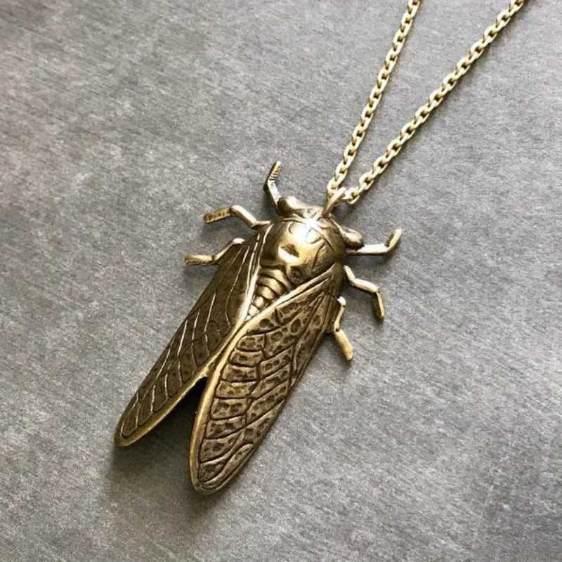 Fashion Retro Insect Cicada Pendant Necklace Metal Unisex Mens Halloween Party Jewelry Gift AccessoriesC250407