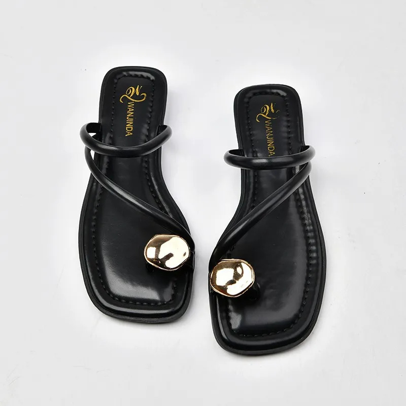 womens toe clamped slippers for womens summer outdoor wear metal buckle flat bottomed beach sandals 250408