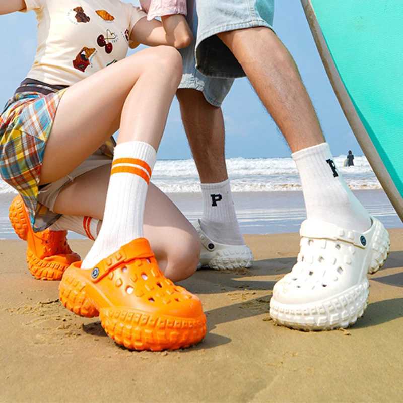 New Arrival Fashionable mens hole slider mens garden chlorine slider outdoor beach slider womens summer unisex home hole shoes T250407