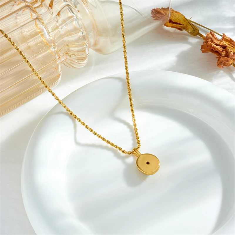 DIEYURO 316L Stainless Steel Oval Black White Stone Pendant Necklace For Women Girl New Trend Clavicle Chain Jewelry Gift PartyC250407
