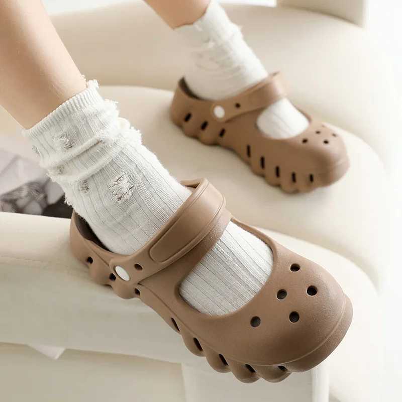 New Arrival Womens summer anti slip EVA slippers womens casual hole garden sandals womens soft soled household indoor and outdoor pump shoes T250407
