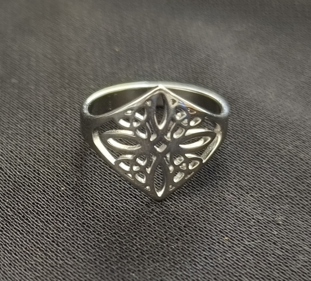 Top Source New Style Fashionable Stainless Steel Square Witch Closed Knot Ring, Gift to Friends, High End