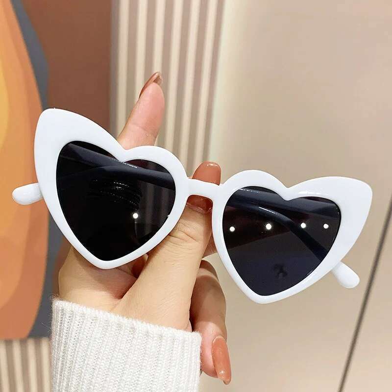 Retro Pose Love Sunglasses Female Fashion Big Face Thin Eyewear Summer Travel Sunshade