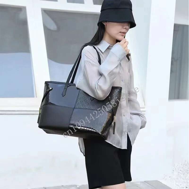 Fashion V Women's Handbag Shoulder Travel Portable Large Capacity Shopping Tote Casual Canvas Bag