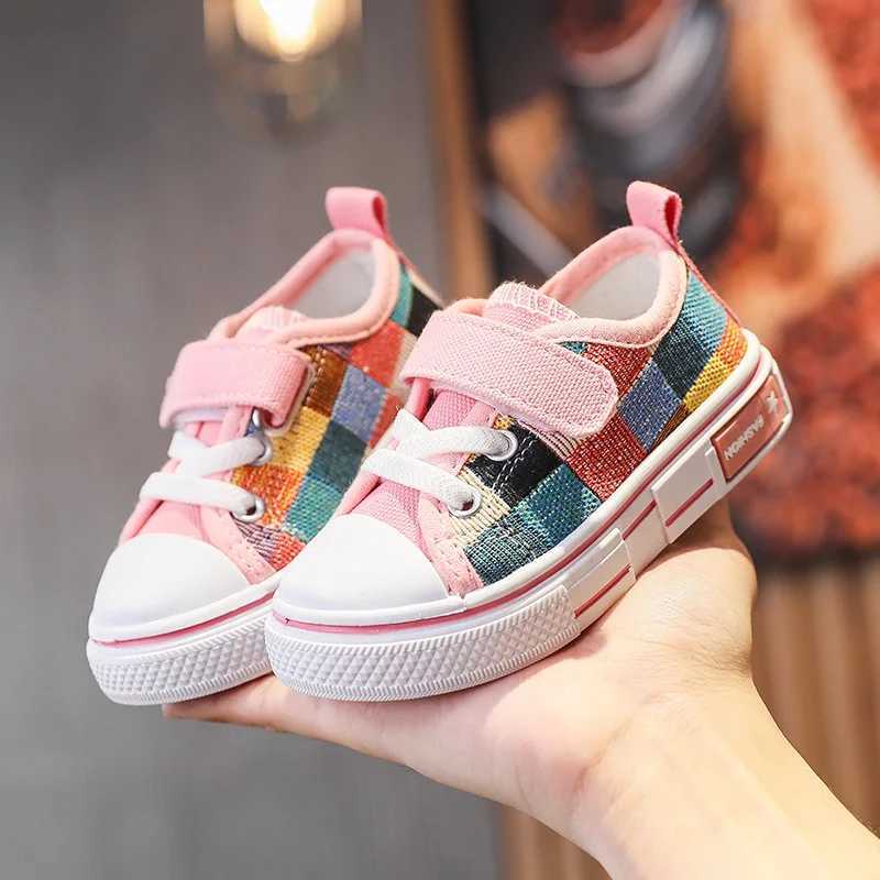 Childrens casual shoes childrens canvas sports shoes for boys and girls fashionable and classic checkered soft rubber soles spring and autumn W250407