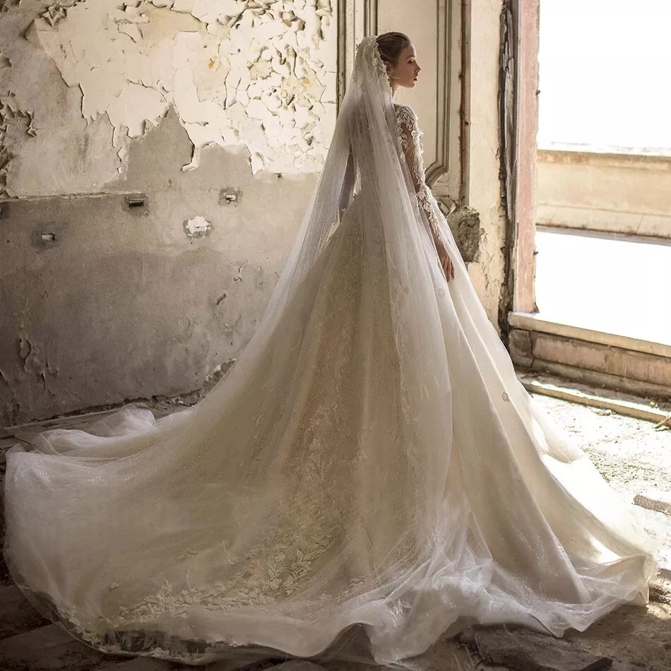 Elegant Ivory Tulle V-Neck Wedding Dress with Lace Appliques Long Sleeves A-Line Bridal Gown with Chapel Train