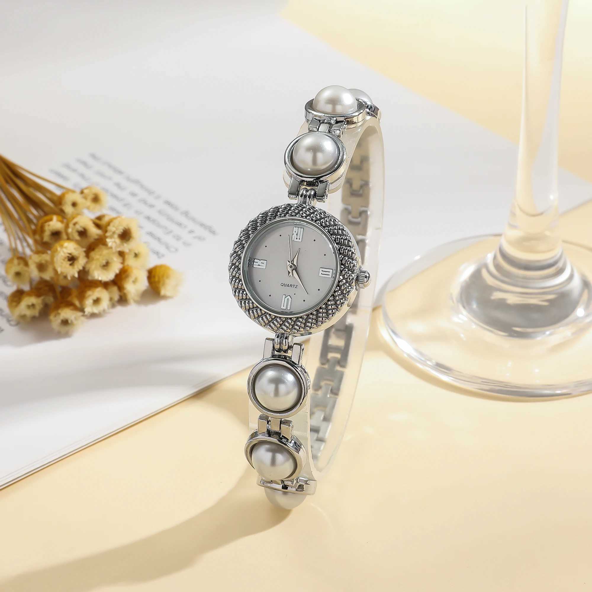 Ladies luxury compact hybrid diamond dot scale small dial pearl steel strip quartz watchT250408