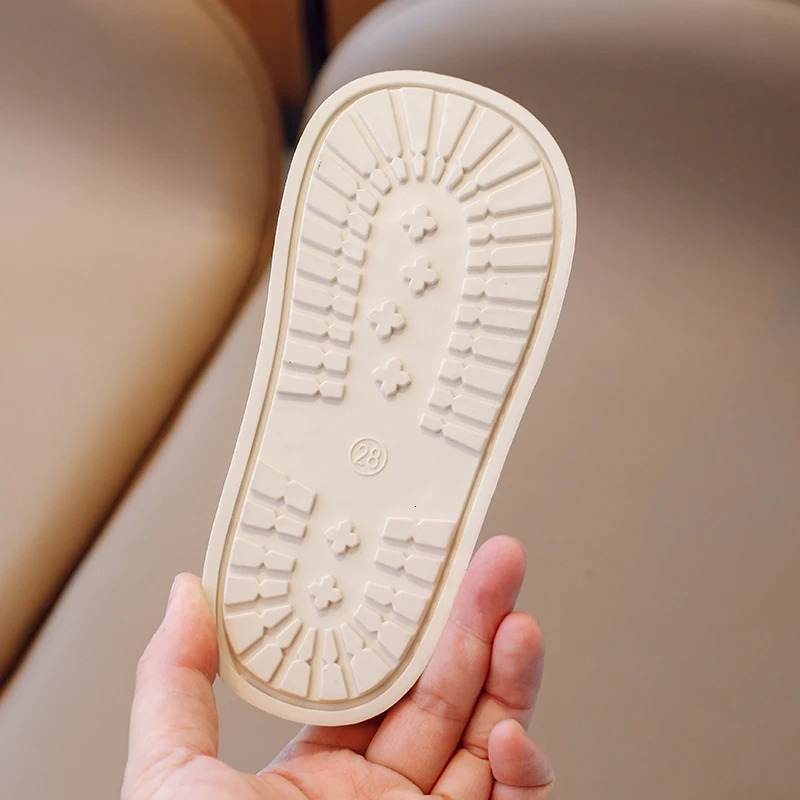 Childrens Sandal Slippers Summer White Soft Boys and Girls Sandals White Fashion Anti-slip Kids Outer Wear Slippers Shoes 250408