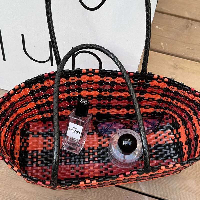 Free Shipping New Outdoor Women's Designer Bag Beach Vacation Woven Beach Bag Tote Bag Tote Bag Large Capacity Shoulder Bag Grid Vegetable Basket
