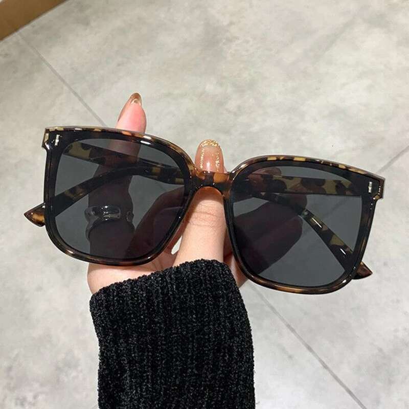 Square Sunglasses Women Designer Cat Eye Sun Female Classic Vintage Eyewear UV400 Outdoor Holiday Glasses