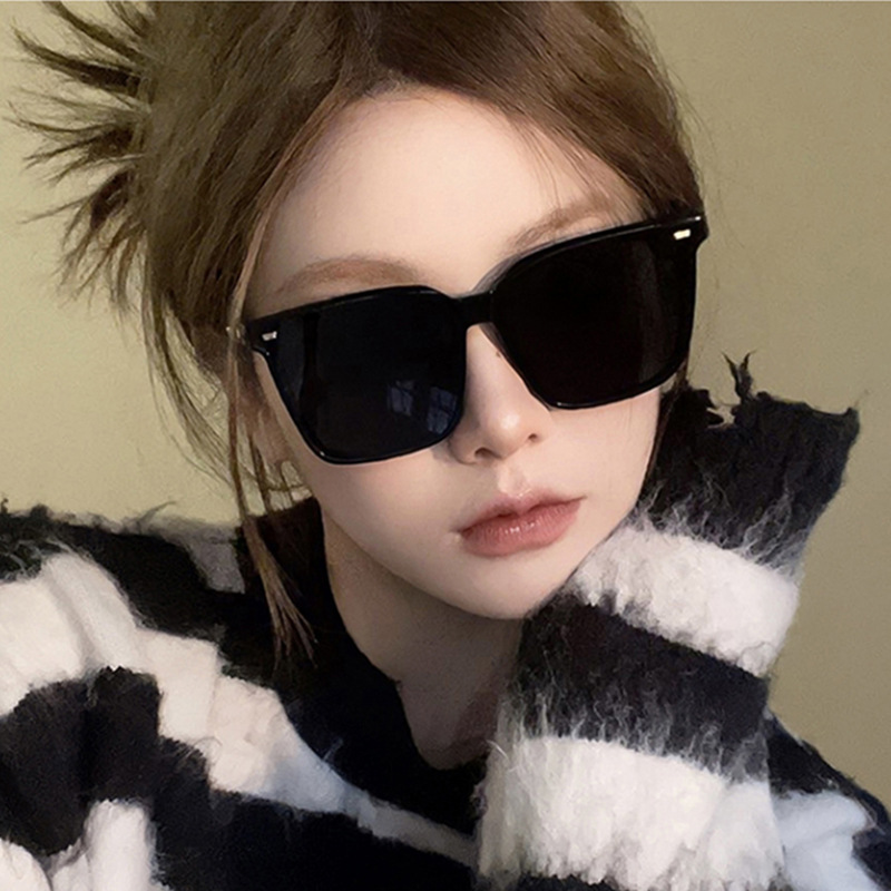 2025 Hot new free shipping designer glasses for mens womens sunglasses Summer New European and American Sunglasses