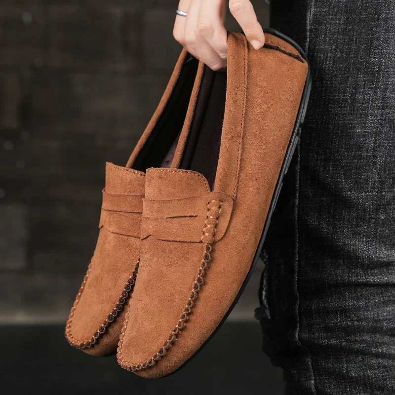 FAshion Suede Men Casual Shoes Breathable Comfort Slip-on Mens Driving Shoes luxury brand Men Loafers Mens Lazy Shoes Z251107