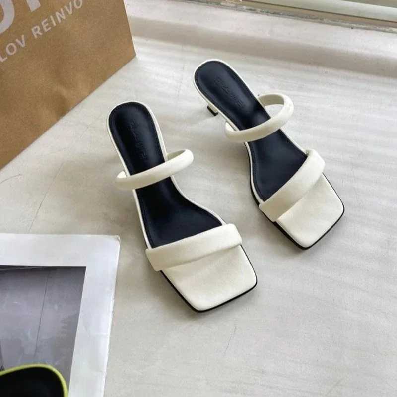 Open toe high-heeled sandals for women in the summer of 2023 featuring a new square shaped head and thick sole with a heel sliderXJ250407