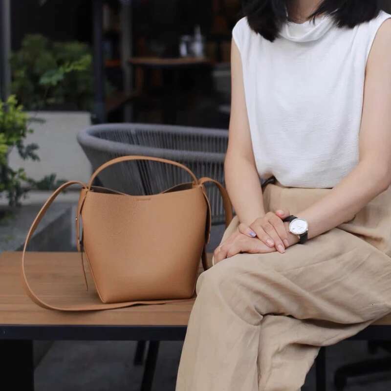 SEMALAYA 2025 Autumn And Winter New Leather Women's Bucket Bag Advanced Sense Niche Design Single Shoulder Crossbody