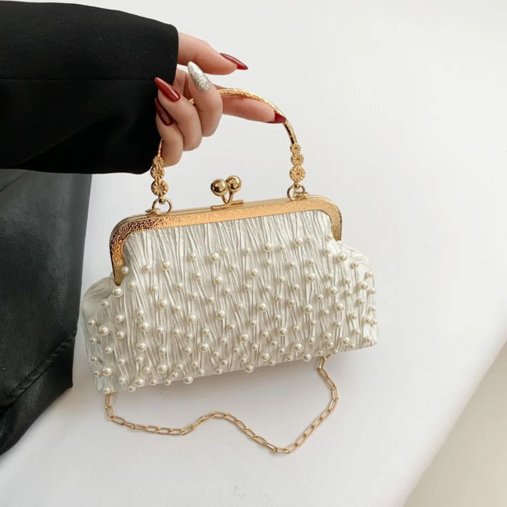 Artificial pearl diamond inlaid shoulder bag metal chain messenger bag womens banquet shell bag fashionable evening handbag 250402