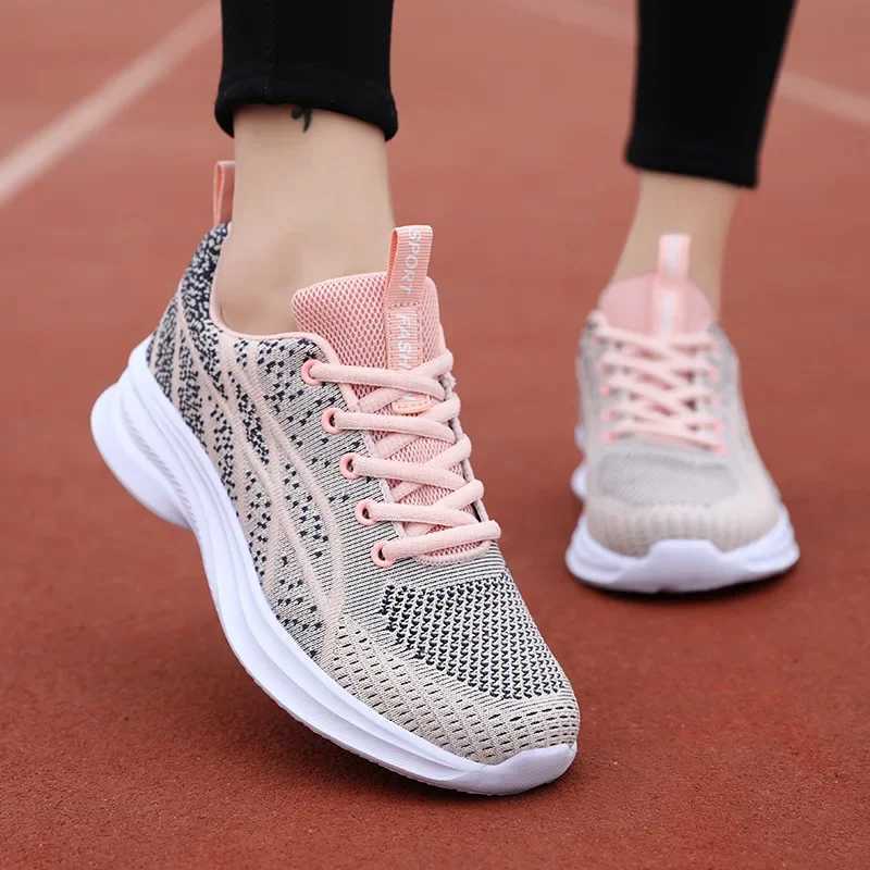 Womens mesh breathable sports shoes fashionable lightweight running shoes womens outdoor sports shoes flat Casua W250407