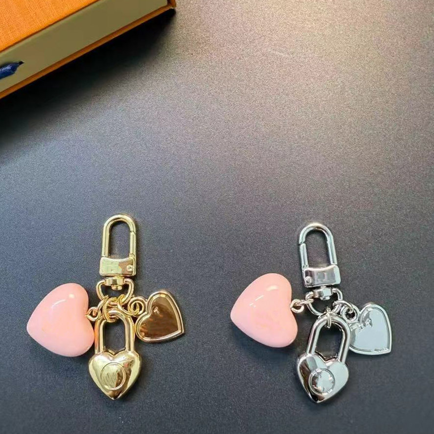 Keychains Lanyards Designer Keychain Bag Charm Fashion Women Cute Heart Keychain Vintage Lock Keyring Hangings Key Chain Men Women High Quality Gift