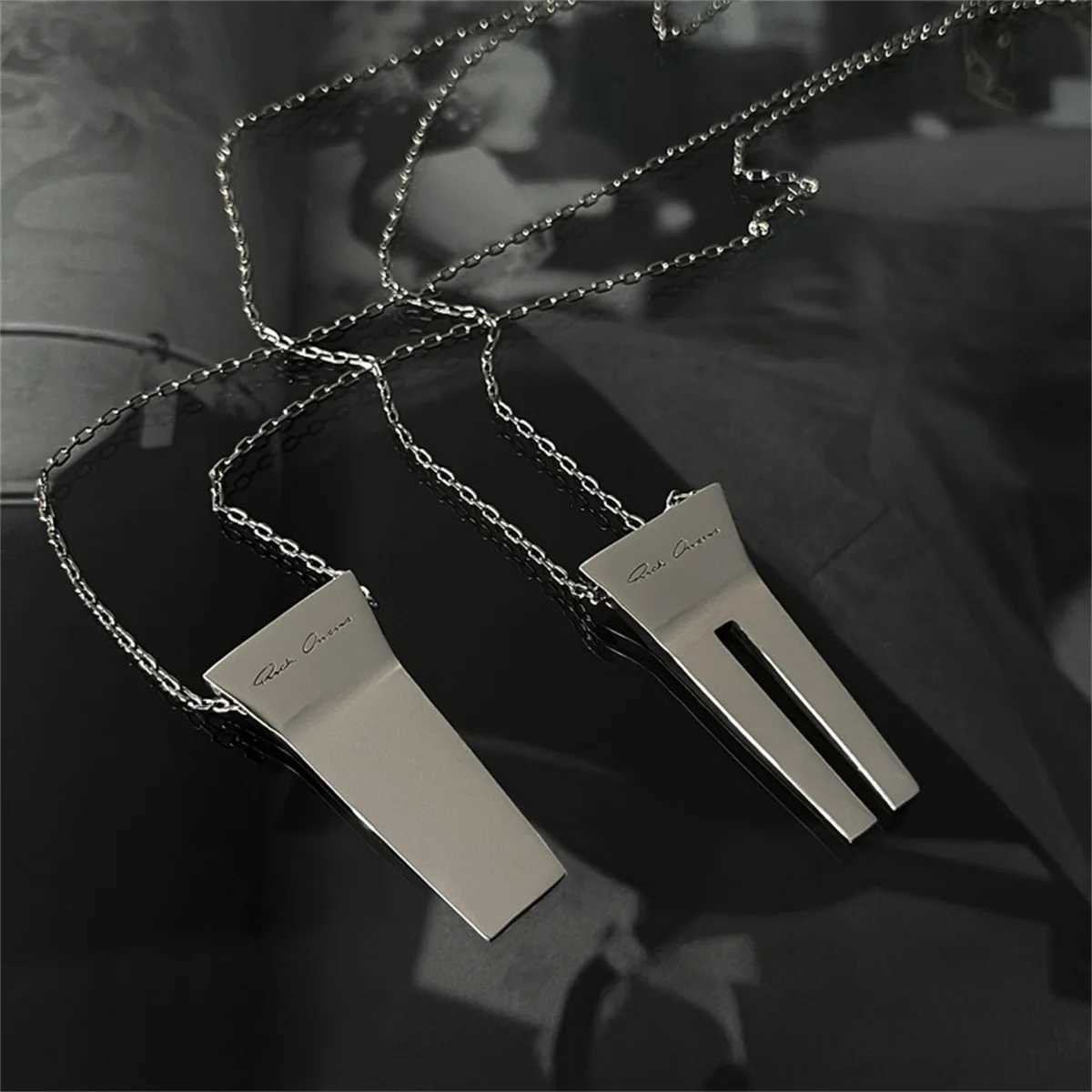 Geometric Split Tooth Pendant NecklaceC250407