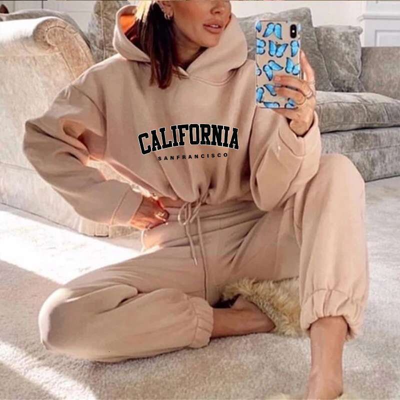 Dressing Drawstring Hooded Hot Sales Daily Casual Women's Tracksuit Fashion Two Piece Set For Women Retract Your Waist Short Top