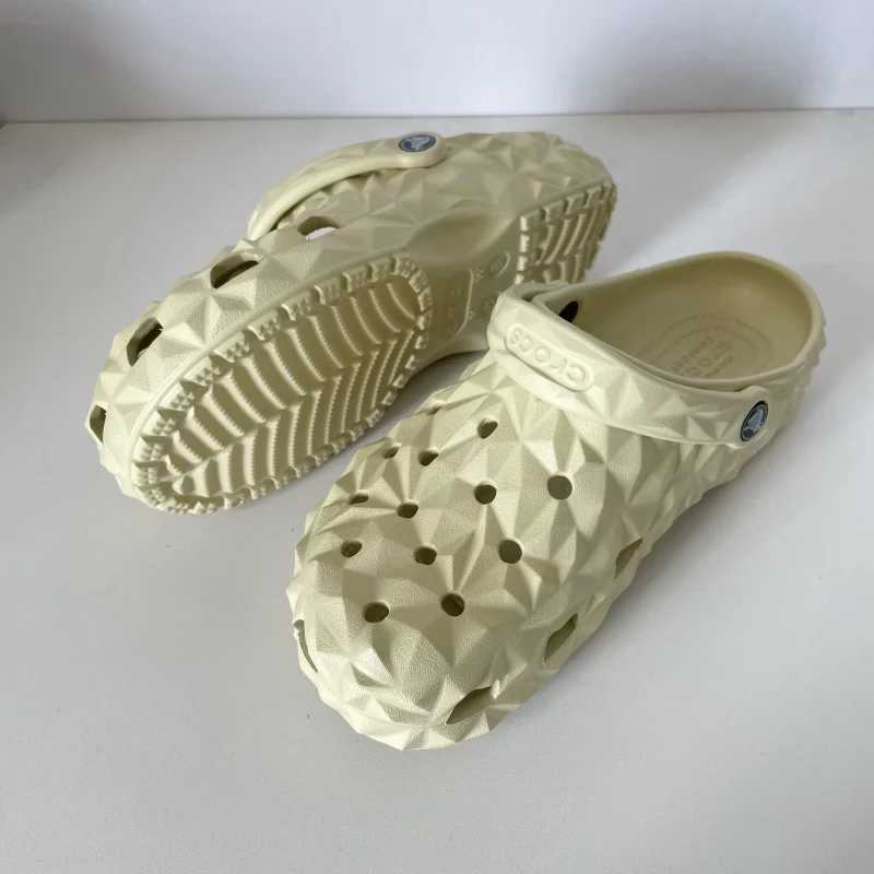 New Arrival Summer new durable hole shoes EVA environmentally friendly material mens shoes womens shoes couple outdoor beach shoes sandals T250407