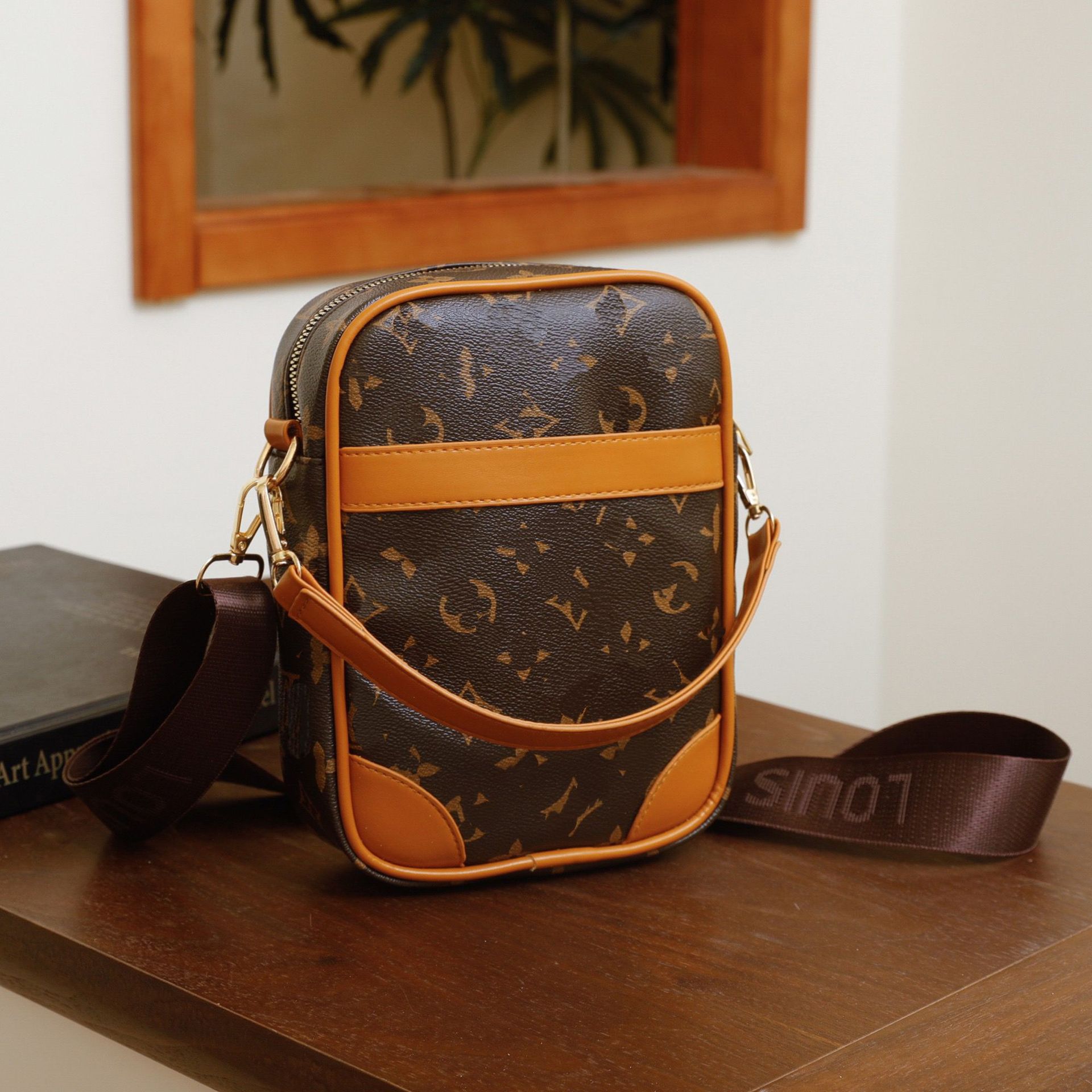 Men Designer Bags Man Messenger Shoulder lvslys Bag Crossbody Purse Travel Outdoor Packs Male bags mens Cross Body book women Small square bag purse sacoche homme