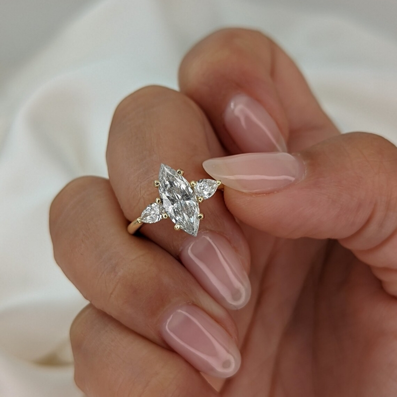 Jewelry 18 Yellow Gold 1.5 Carat Marquise Lab Grown Diamond With Two Pear Cut Engagement Rings For Women IGI E VS1 CVD Diamond Womens Gold Ring