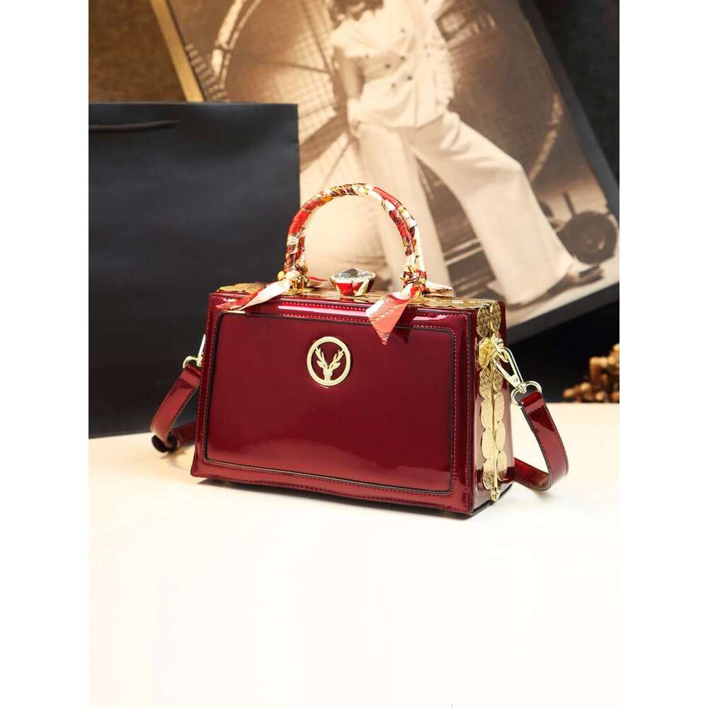 Spring 2022 New Fashionable Niche Design, Hand-Held High-End Small Square Genuine Leather Women's Bag, Single Shoulder Crossbody Bag Trend