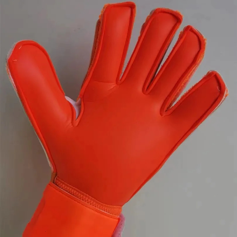 Kids and Adults Football Goalkeeper Gloves Thickened Soccer Goalie Gloves For 5 protective fingers are not detachable 250407