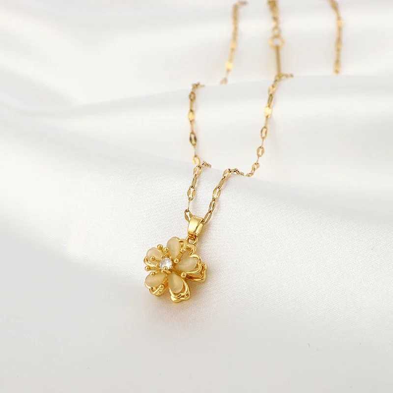 360 rotatable decompression five petal flower pendant necklace birthday gift family gift accessories Y250408