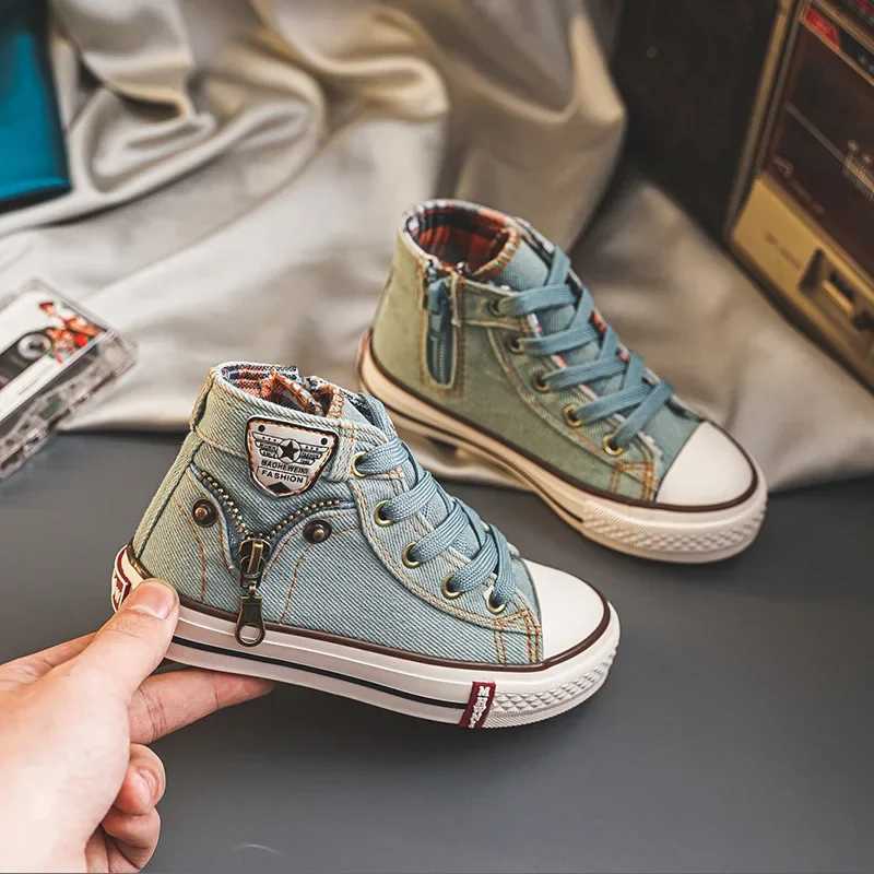 Childrens high top canvas shoes fashionable childrens student board shoes breathable boys sports shoes girls casual board shoes W250407