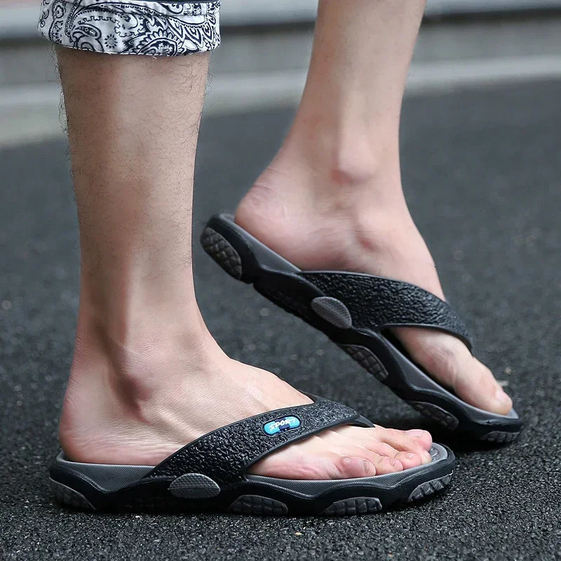 Mens Slippers Lightweight Sandals Summer Flip Flops Breathable Beach Shoes Sandals Men Flip Flops Breathable Men Slides 250408