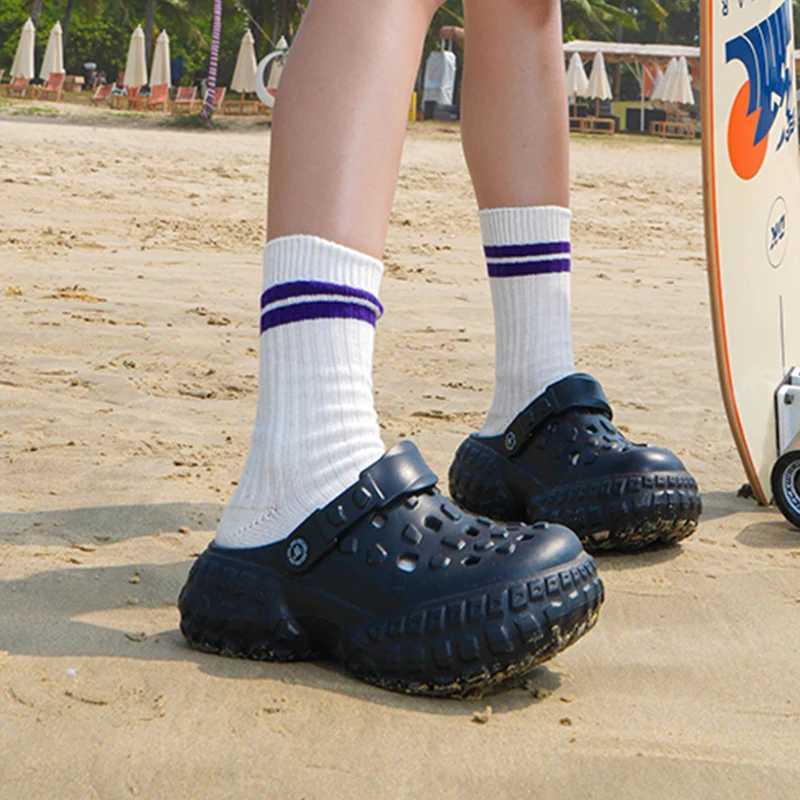 New Arrival Fashionable mens hole slider mens garden chlorine slider outdoor beach slider womens summer unisex home hole shoes T250407