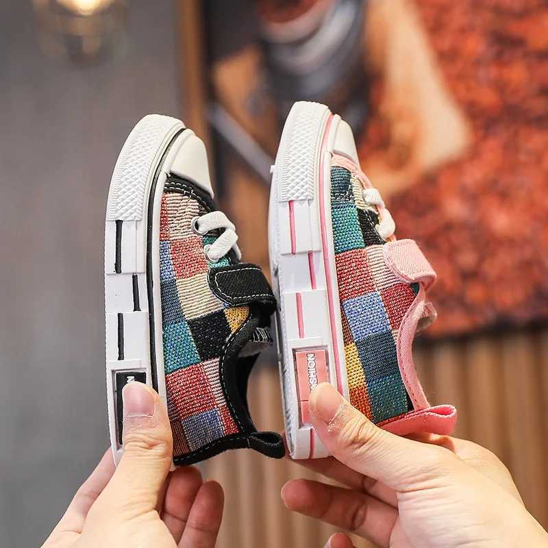 Childrens casual shoes childrens canvas sports shoes for boys and girls fashionable and classic checkered soft rubber soles spring and autumn W250407