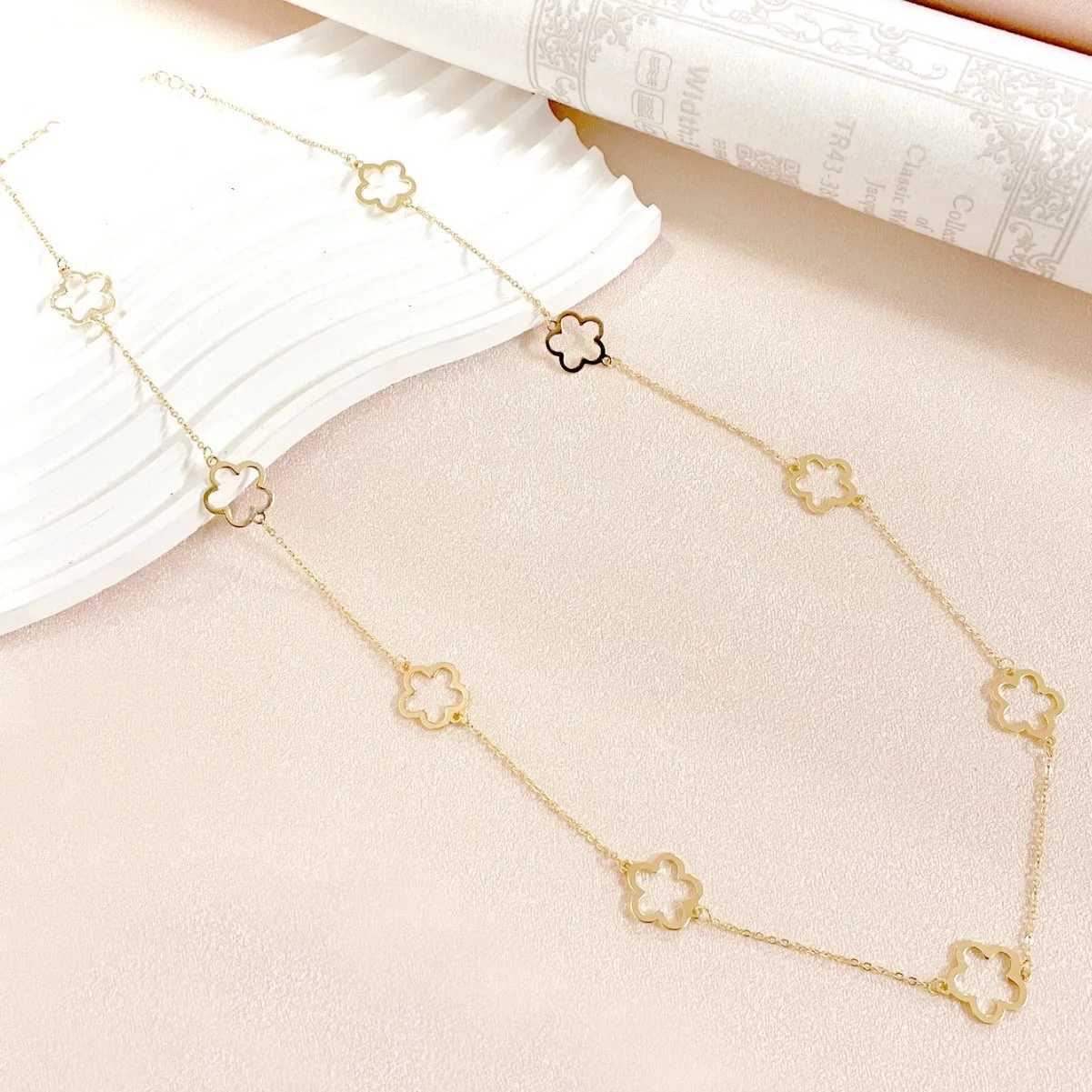 1 piece of fashionable and simple lucky flower necklace sweater chain skeleton five leaf flower long necklace Y250408